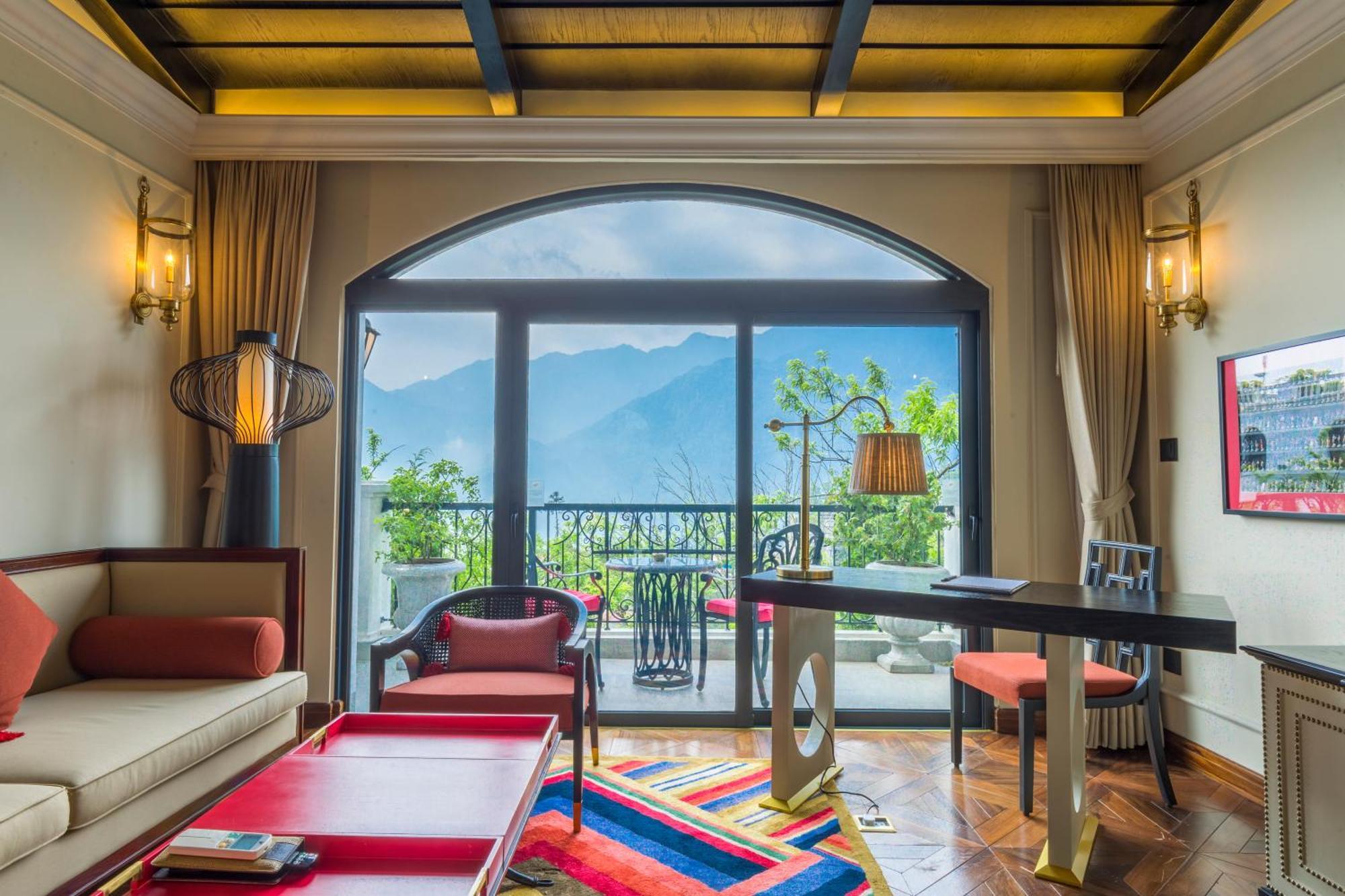 Silk Path Grand Sapa Resort & Spa Esterno foto A suite at the hotel